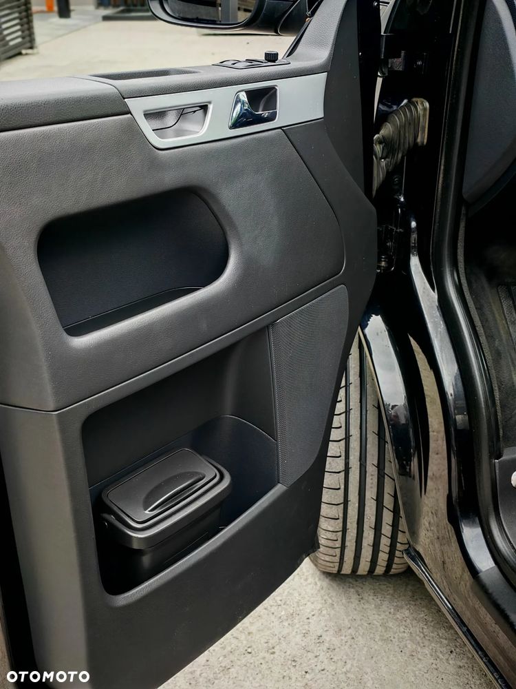 Volkswagen Multivan - 33