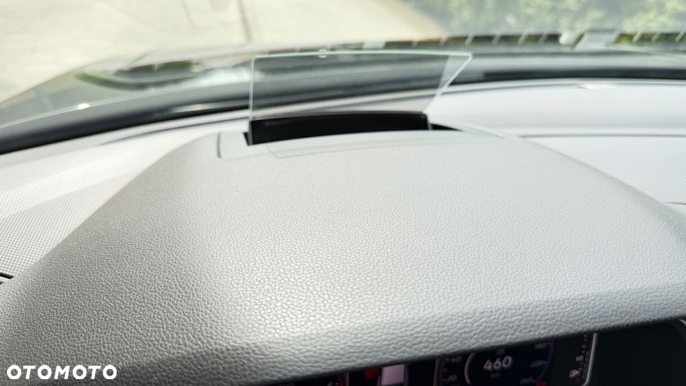 Volkswagen Tiguan 2.0 TDI SCR 4MotION DSG R-Line - 26