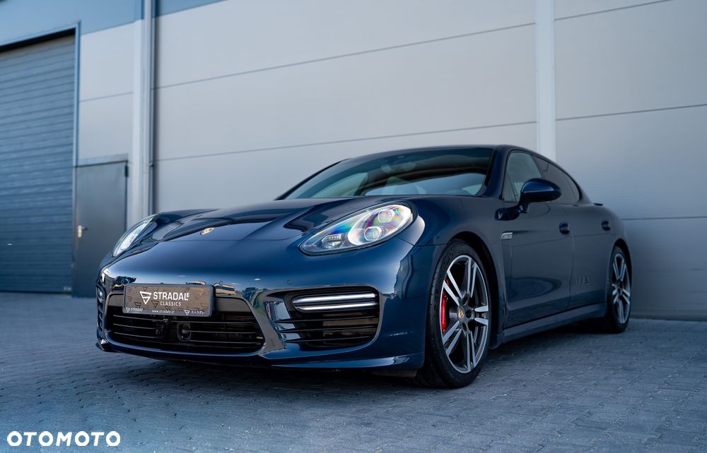 Porsche Panamera GTS PDK - 8