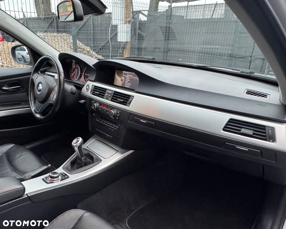 BMW Seria 3 318d DPF Edition Sport - 18