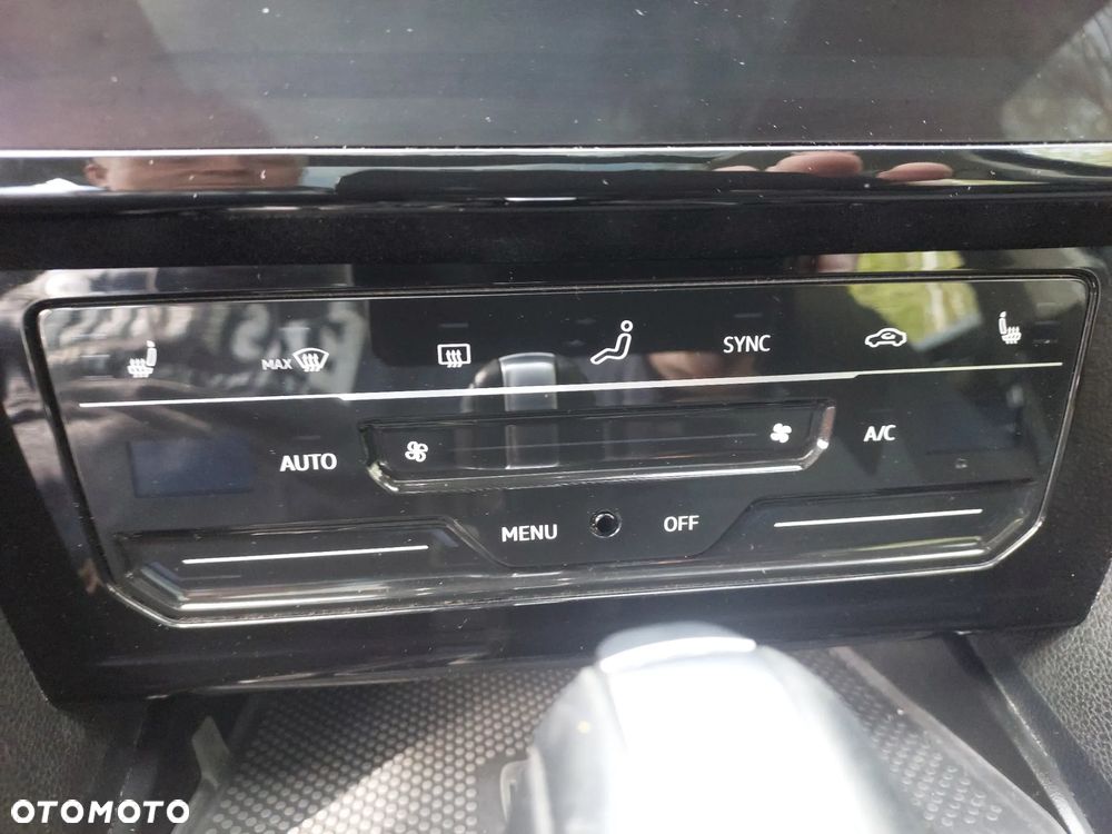 Volkswagen Passat Variant 2.0 TDI SCR DSG 4Motion Business - 19