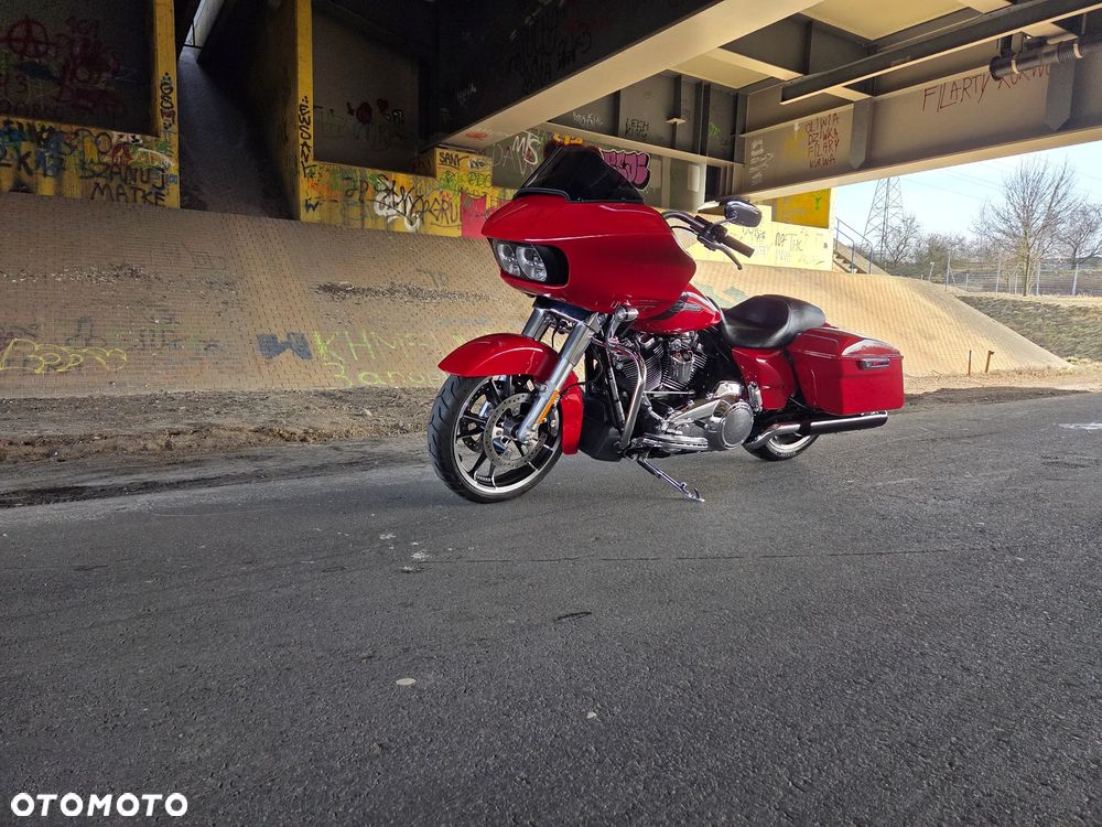 Harley-Davidson Touring Road Glide - 2