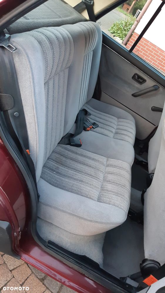 Volkswagen Golf 1.8 GL - 9