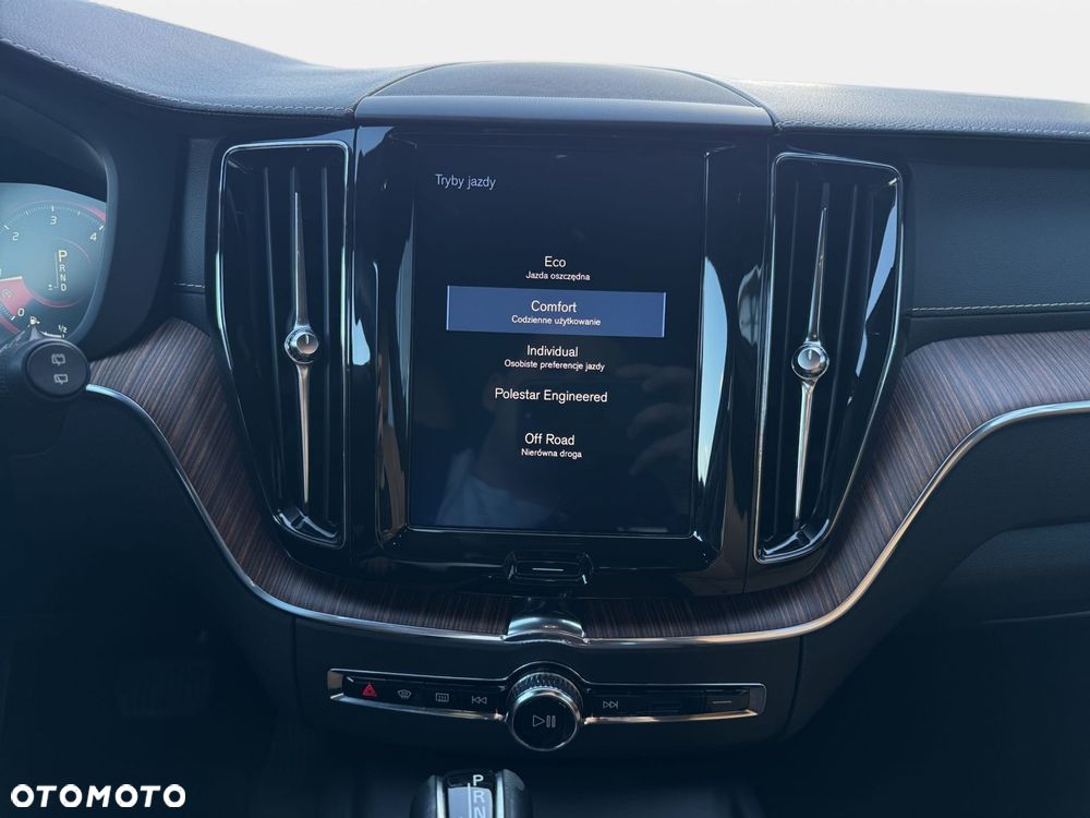 Volvo XC 60 D5 AWD Geartronic Inscription - 25