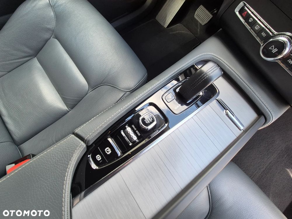 Volvo XC 90 B5 D AWD Momentum 7os - 24