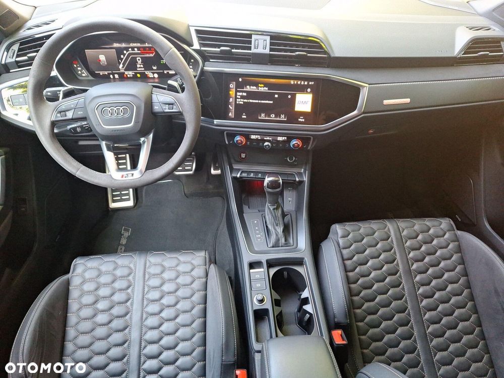 Audi Q3 RS S tronic - 11