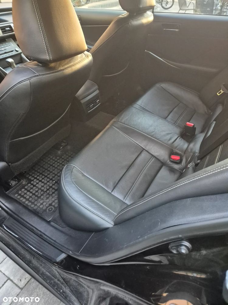 Lexus IS 200t / 300 Prestige - 10