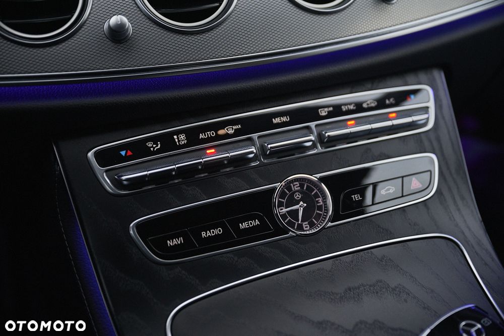 Mercedes-Benz Klasa E 220 d 4-Matic AMG - 29