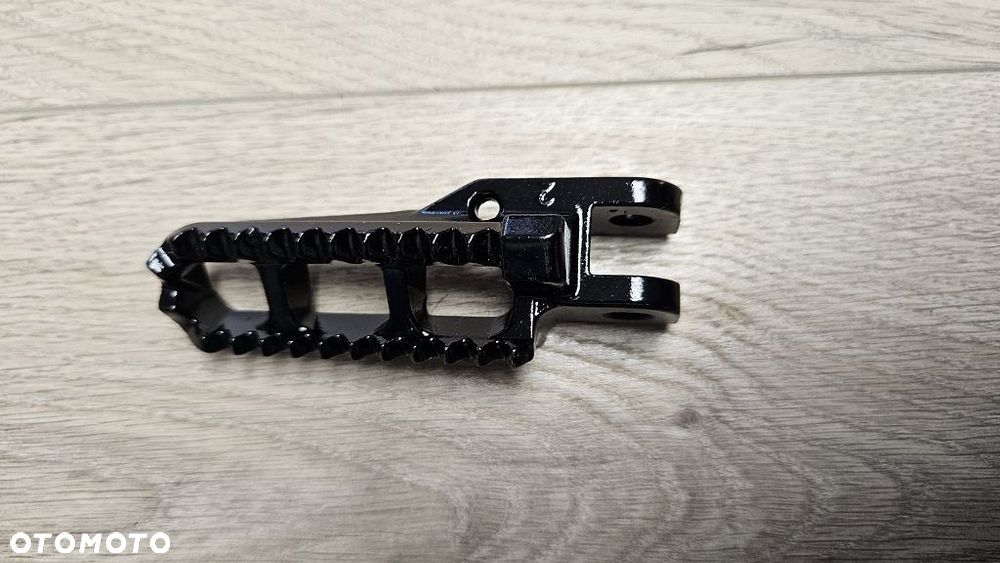 Oryginalny Podnóżek Prawy Suzuki RM 125 250 / DR 100 125  43551-37202 - 3