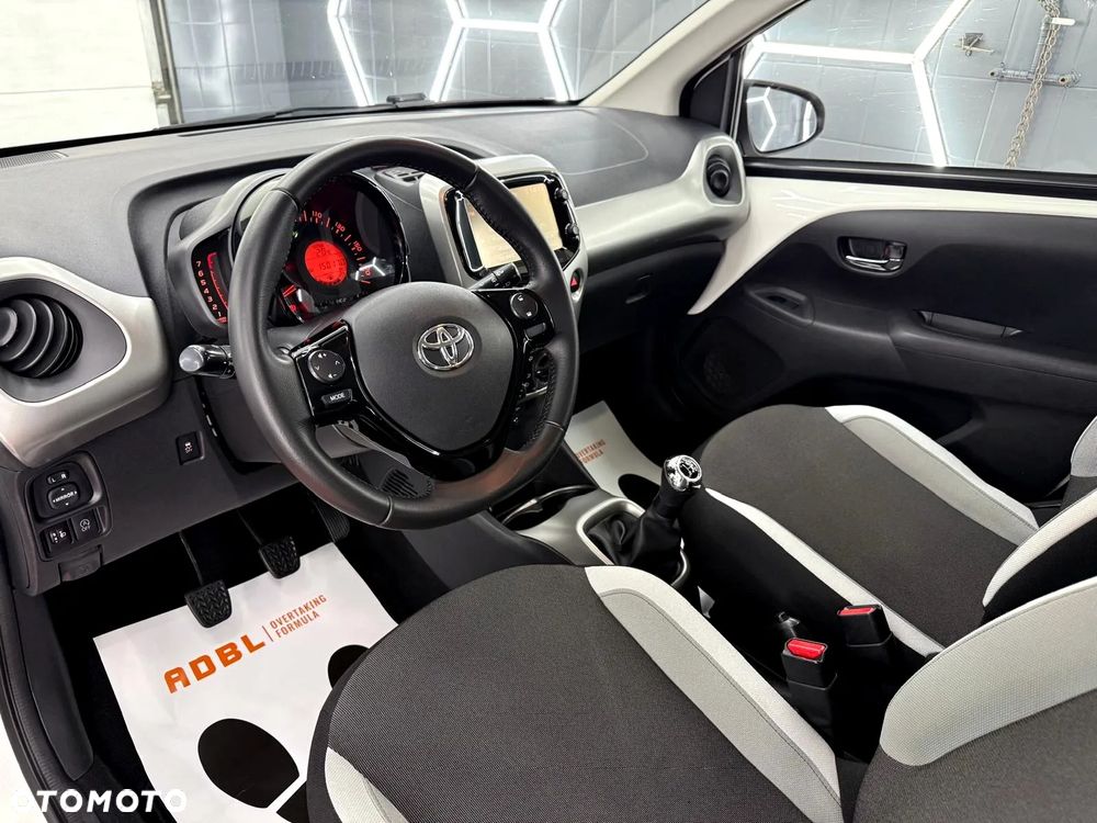 Toyota Aygo x-play touch - 24