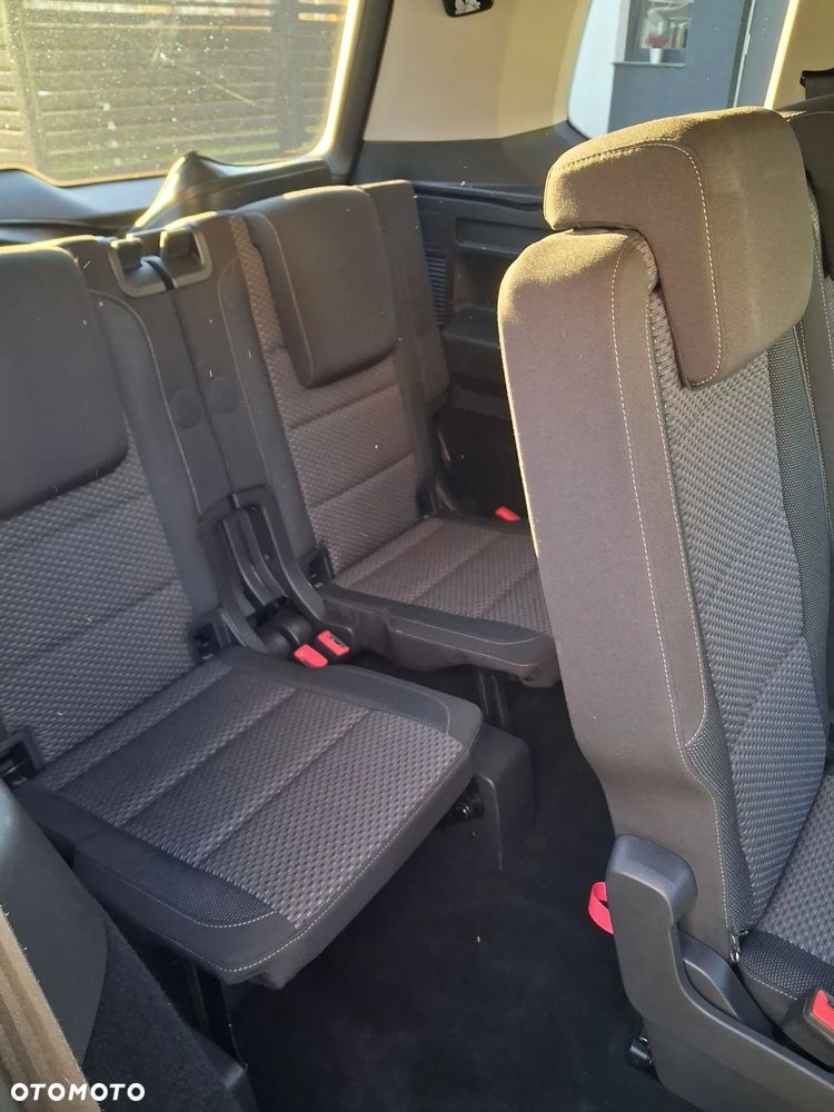 Volkswagen Touran - 31
