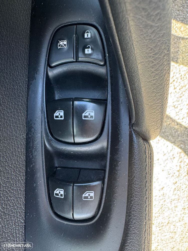 Nissan Qashqai 1.5 dCi N-Connecta J18+Led - 28