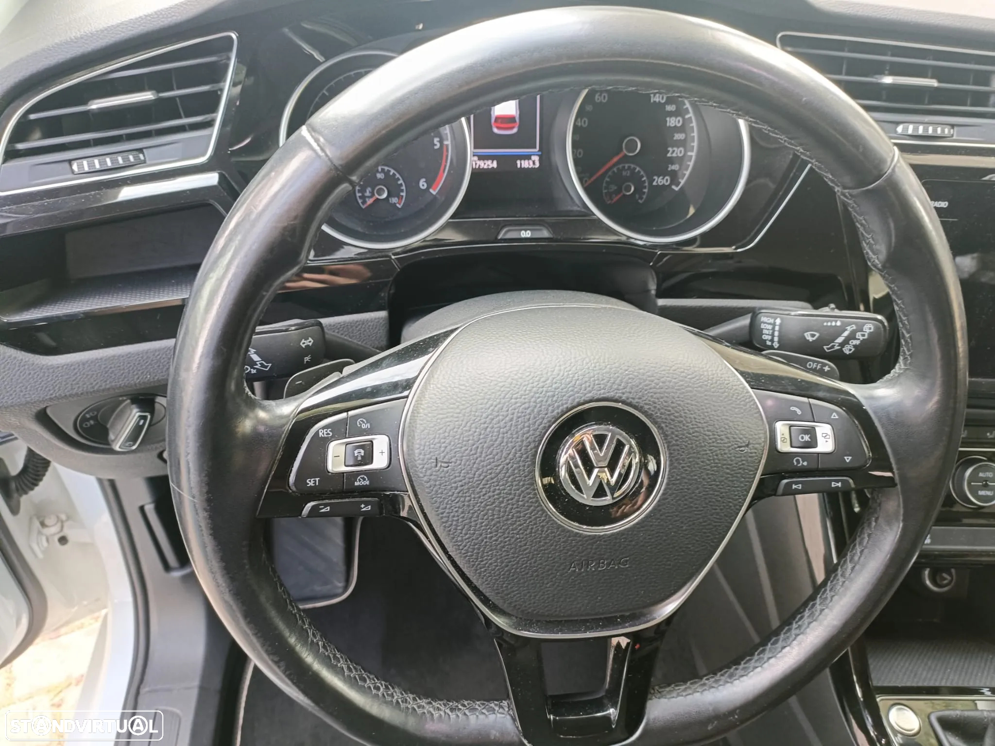 VW Touran 1.6 TDI Highline DSG - 9