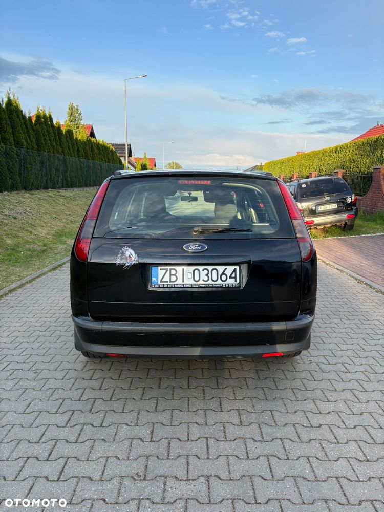 Ford Focus 1.6 TDCi DPF Style - 9