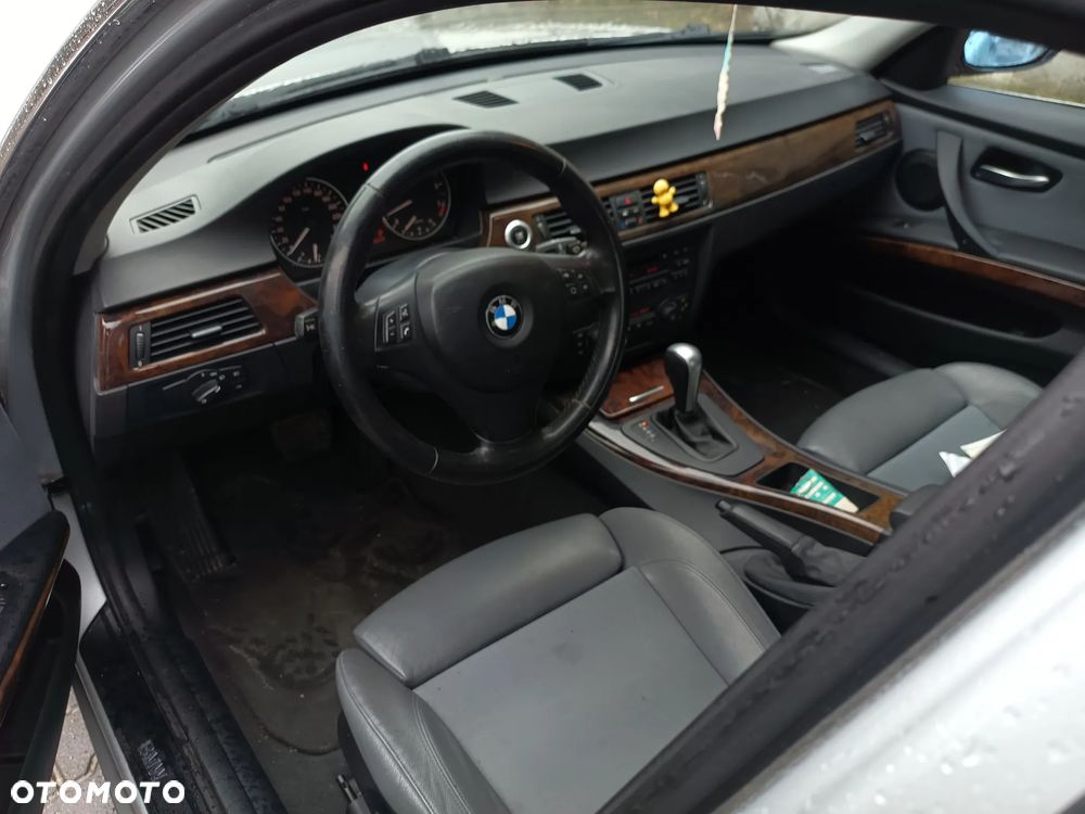 BMW Seria 3 330i - 25