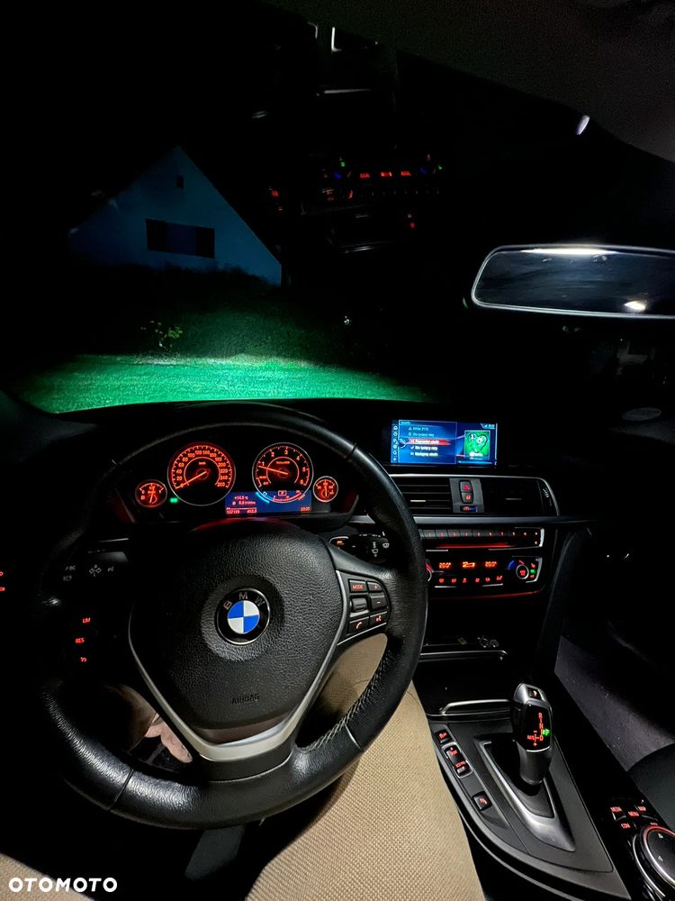 BMW Seria 3 320d Touring xDrive Sport Line - 19