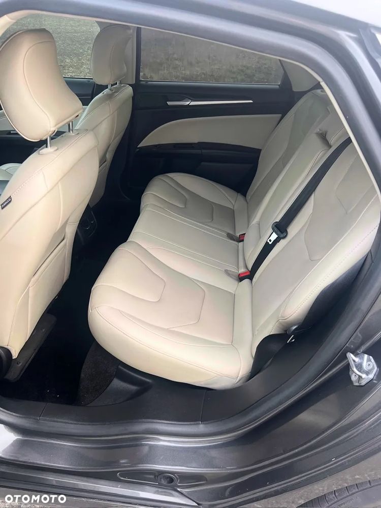 Ford Fusion - 12