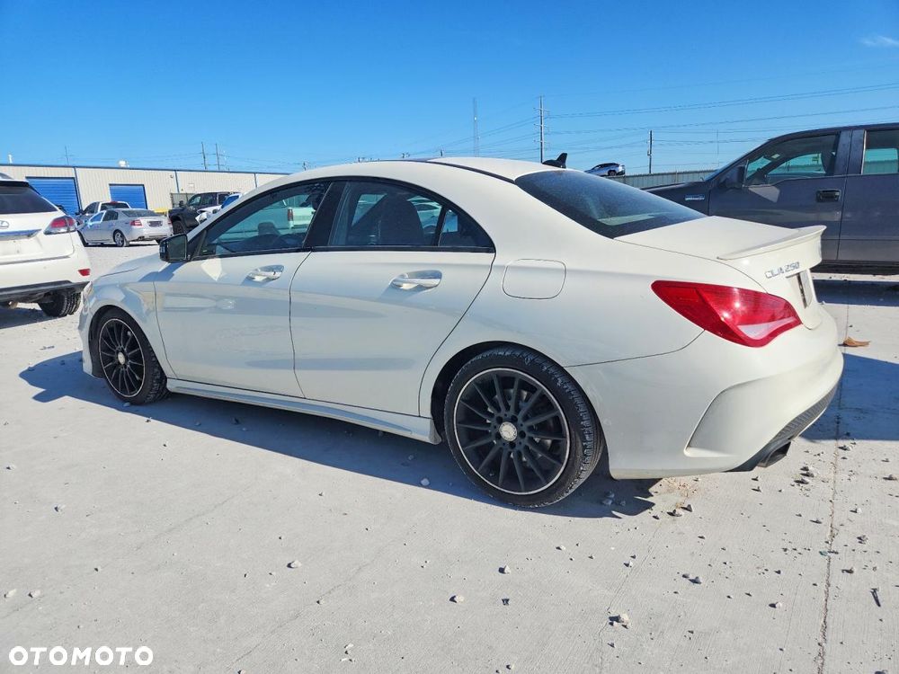 Mercedes-Benz CLA 250 7G-DCT AMG Line - 3
