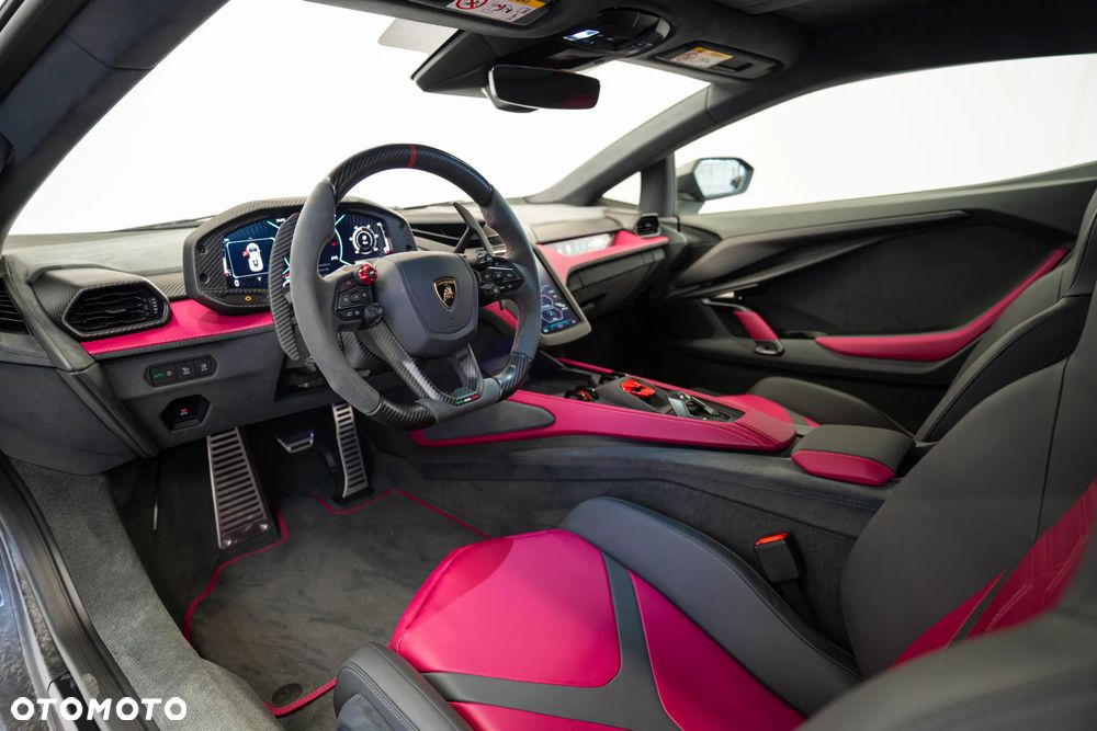Lamborghini Revuelto - 15