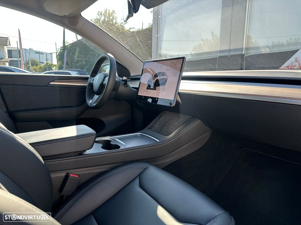 Tesla Model Y Long Range Tração Integral - 24