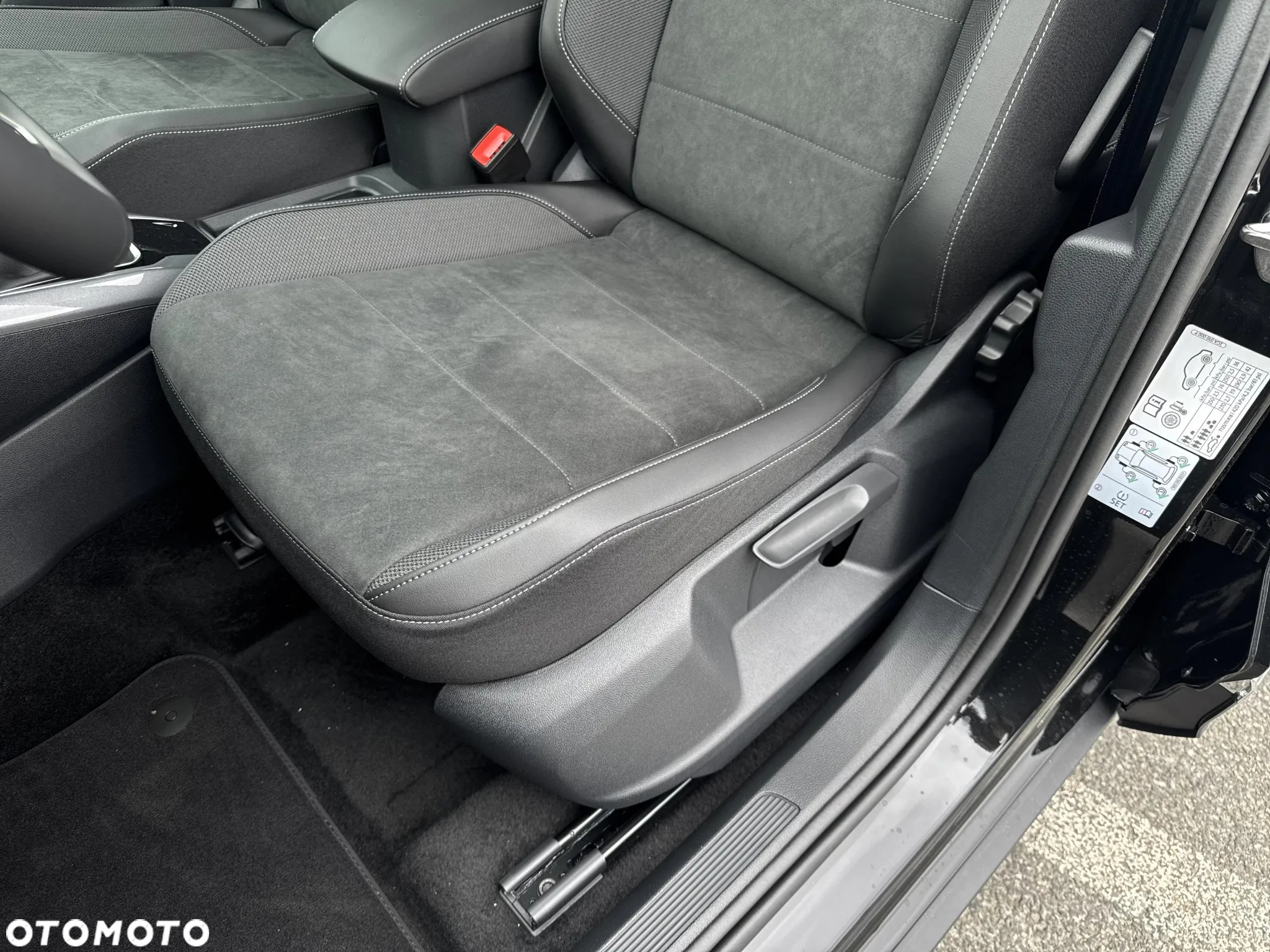 Volkswagen T-Roc - 13
