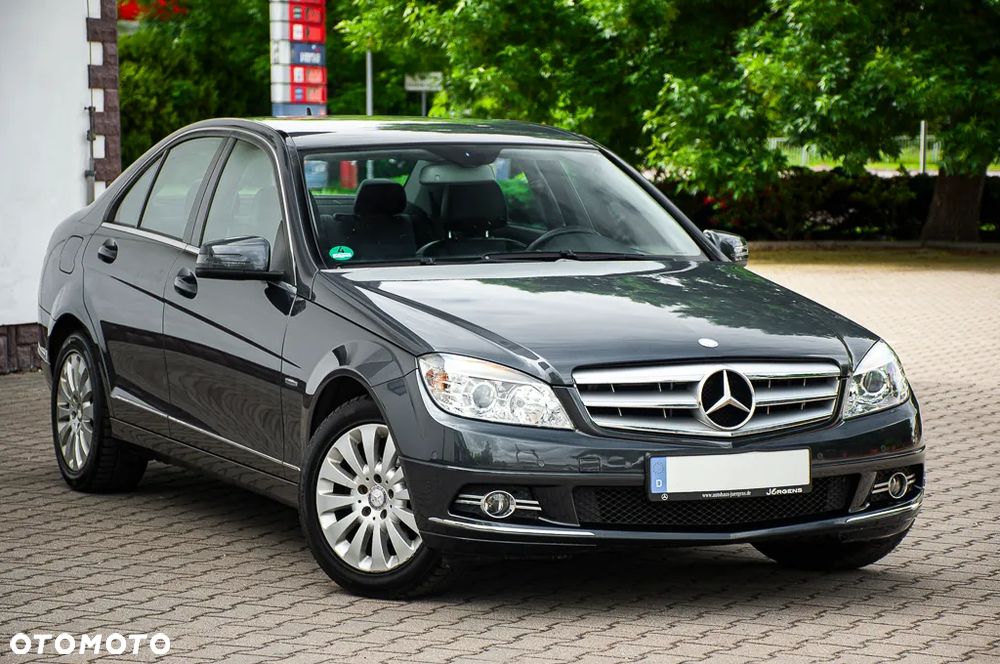 Mercedes-Benz Klasa C 180 CGI Automatik BlueEFFICIENCY Elegance - 18