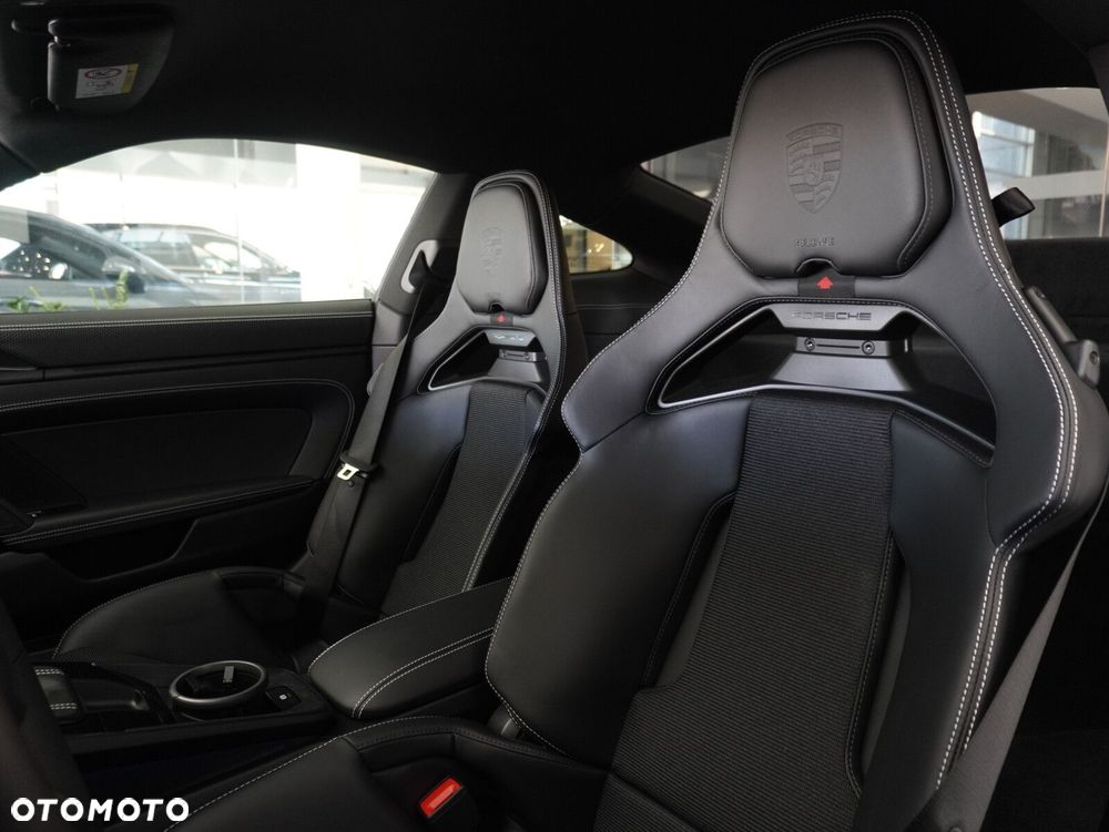 Porsche 911 GT3 Touring PDK - 32
