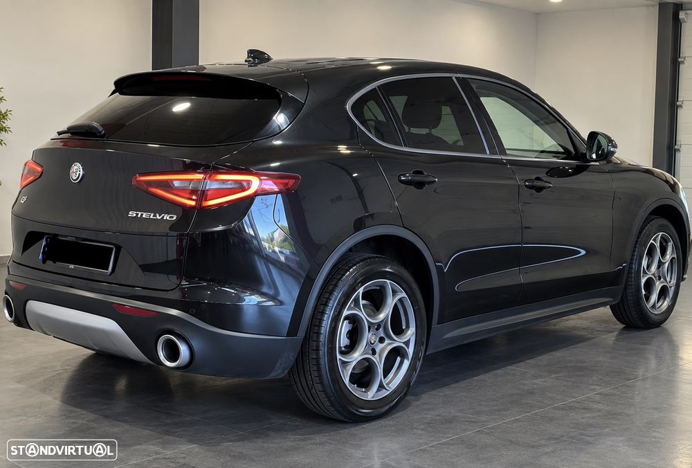 Alfa Romeo Stelvio 2.2 16V AT8-Q4 Executive — fotografia 27