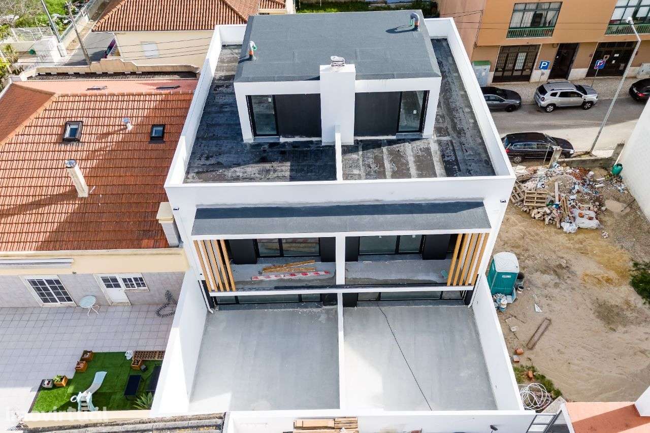 Moradia T3 Famões | Nova | Garagem | Terraço - Grande imagem: 4/21