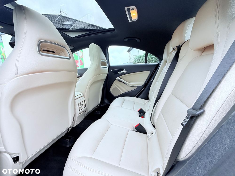 Mercedes-Benz CLA 250 7G-DCT AMG Line - 16