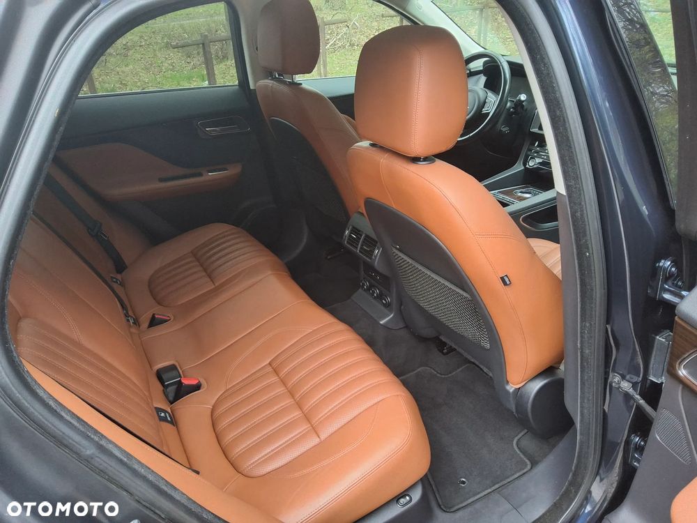 Jaguar F-Pace 2.0 i4D AWD R-Sport - 7