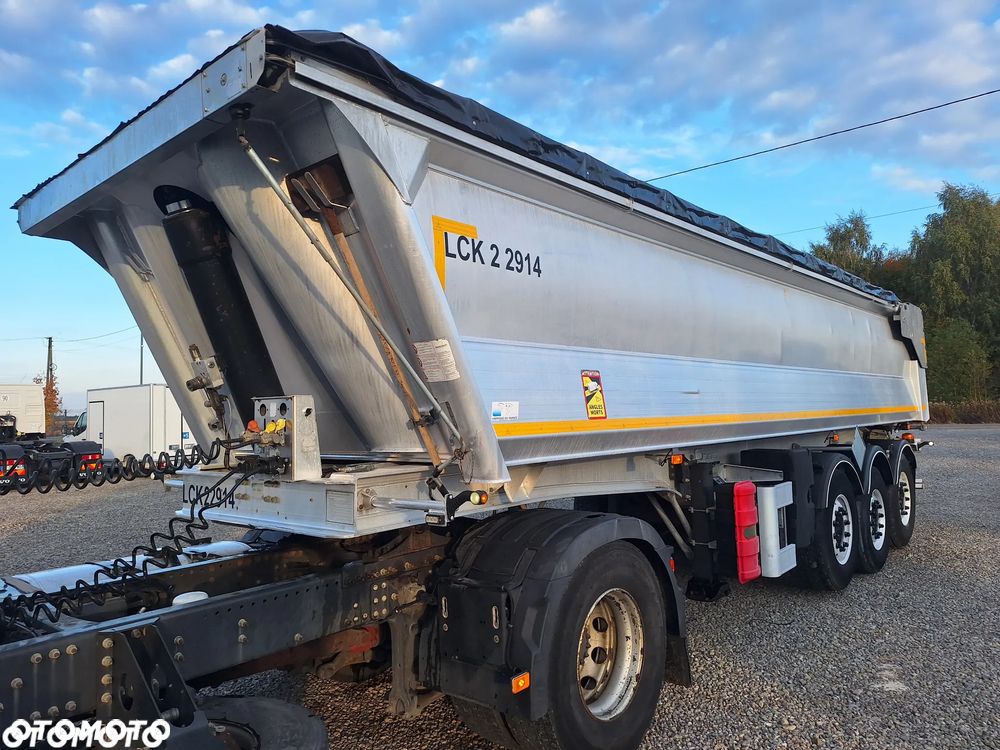 Benalu 28m3 / 2013 / 2 osie podnoszone / Import Francja - 4