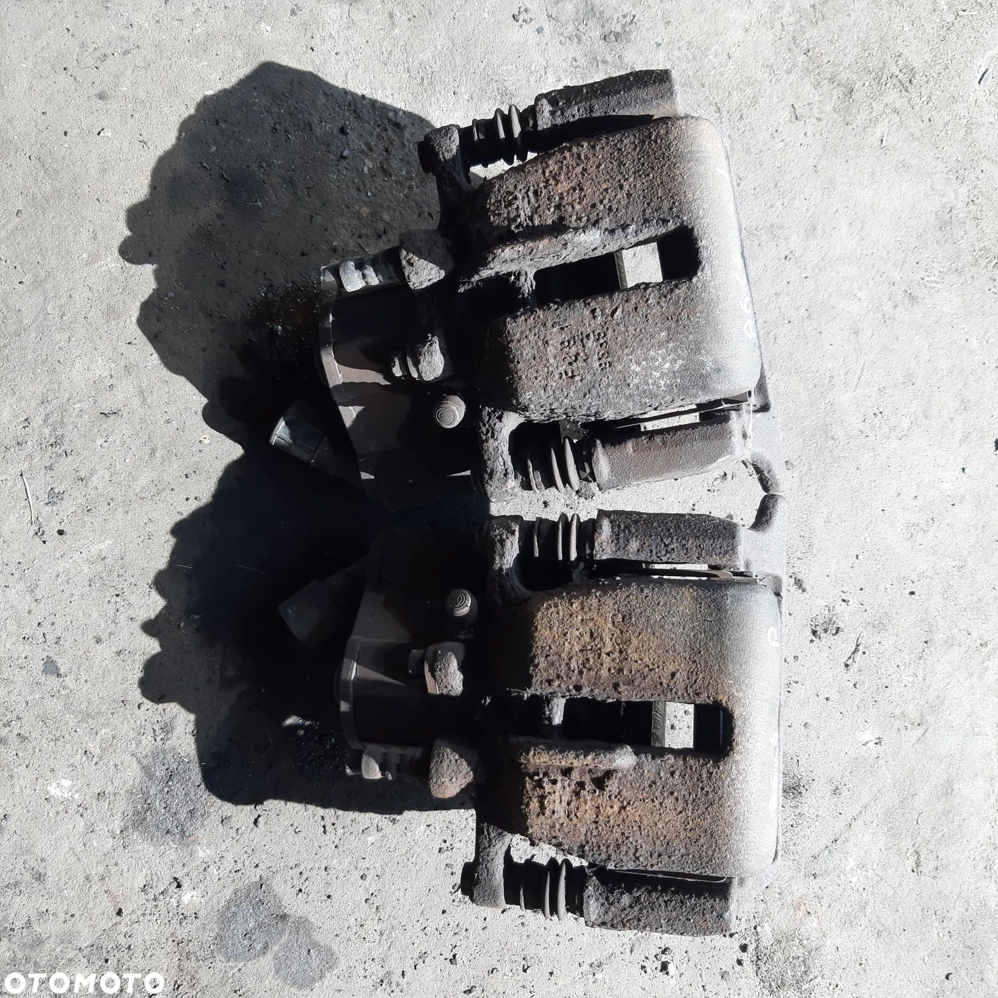 Zacisk Elektryczny Jarzmo Tylny Lewy lub prawy Audi A6 C6 - 1