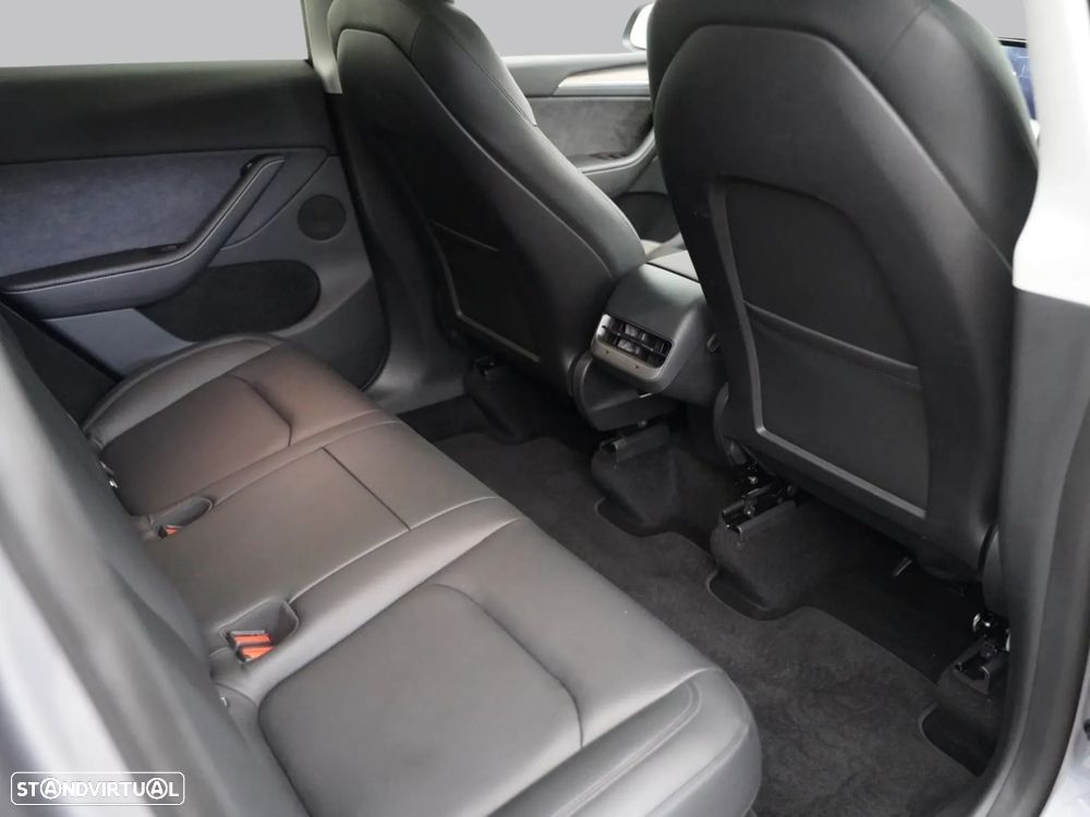 Tesla Model Y Long Range Dual Motor AWD - 12