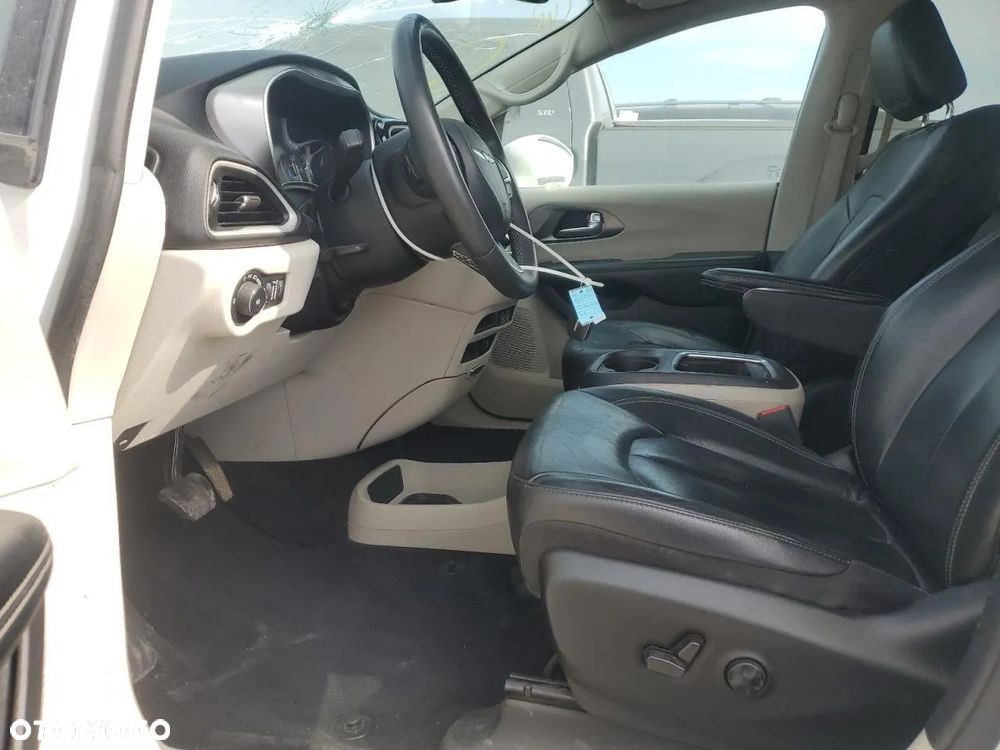 Chrysler Pacifica - 7