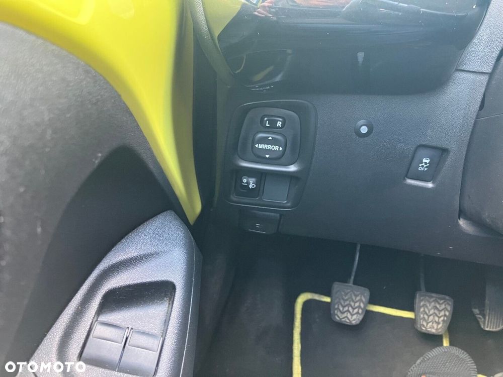 Toyota Aygo x-play touch - 17