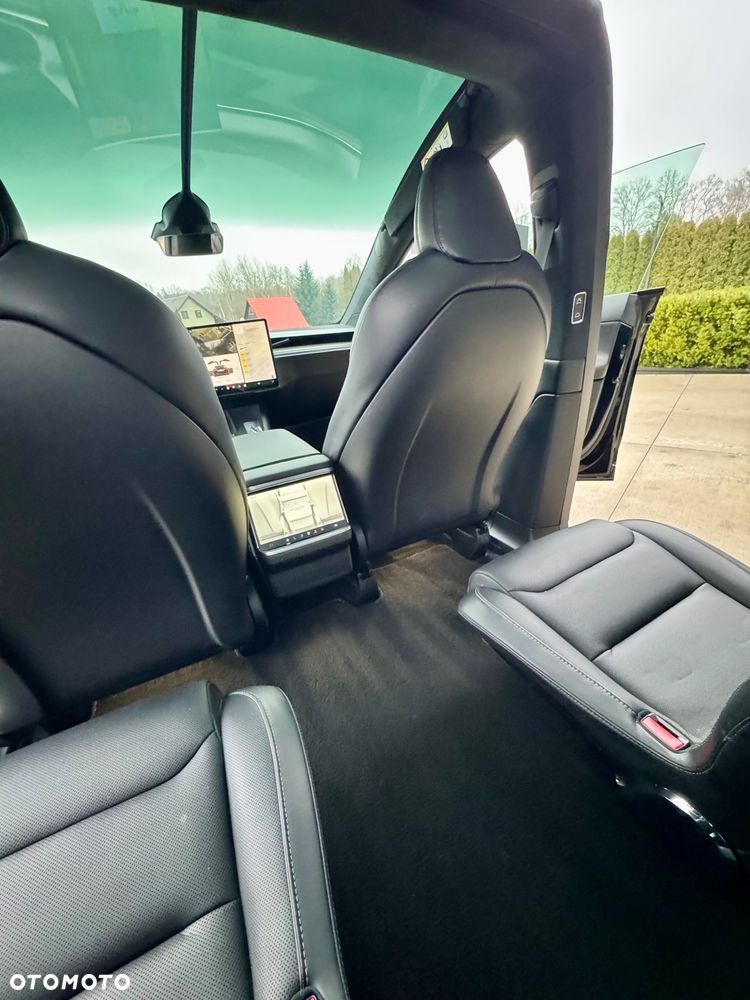 Tesla Model X - 15