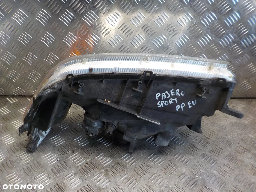MITUBISHI PAJERO SPORT LAMPA PRAWA PRZÓD EUROPA - 2
