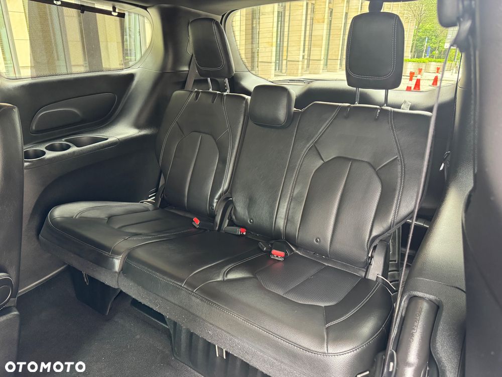Chrysler Pacifica - 21