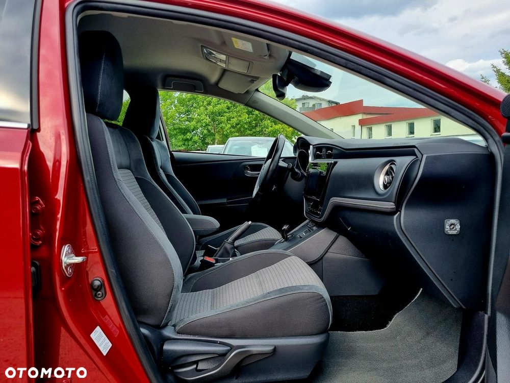 Toyota Auris Hybrid 135 Prestige - 11