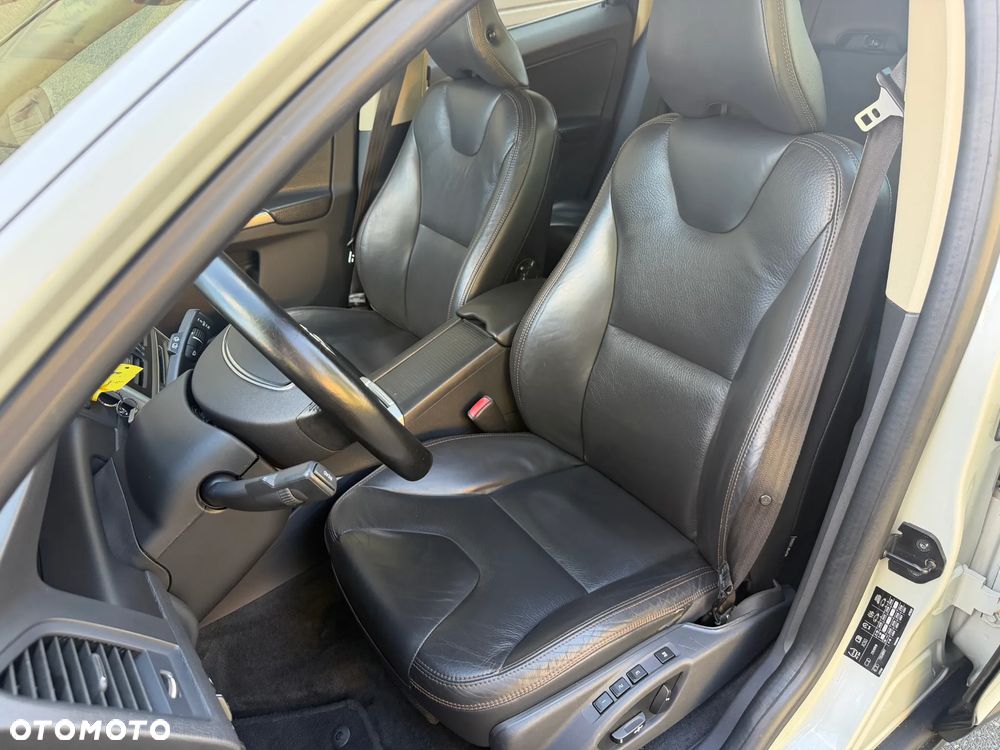 Volvo XC 60 D5 AWD Momentum - 13