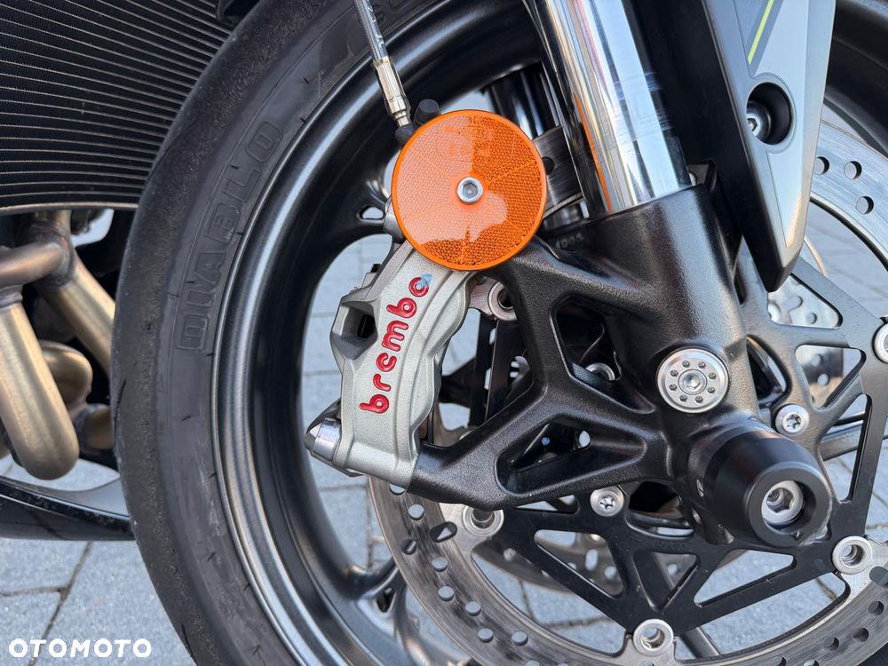 Triumph Street Triple - 8