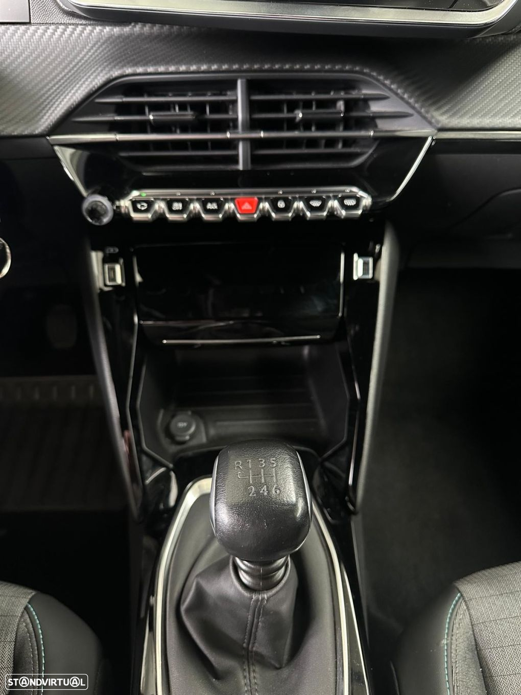 Peugeot 2008 1.2 PureTech Allure - 22