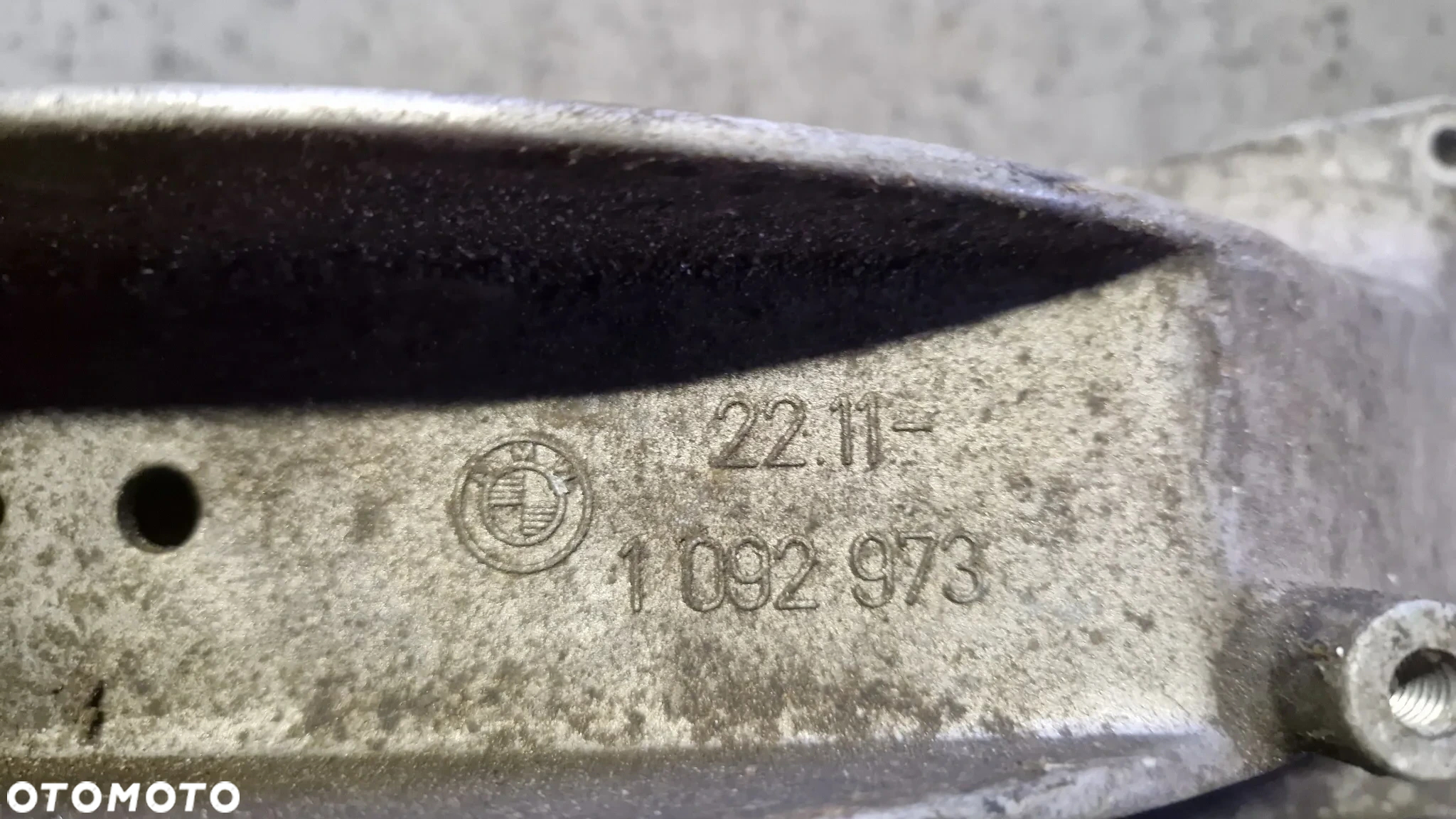 BMW E39 2.0 ŁAPA SILNIKA LEWA 1092973 - 3