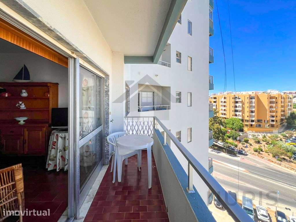 Apartamento T1 para Venda com estacionamento na Praia da Rocha - Grande imagem: 2/25