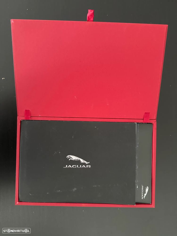 Jaguar E-Pace 1.5 P300e R-Dynamic HSE AWD Aut. — fotografia 22