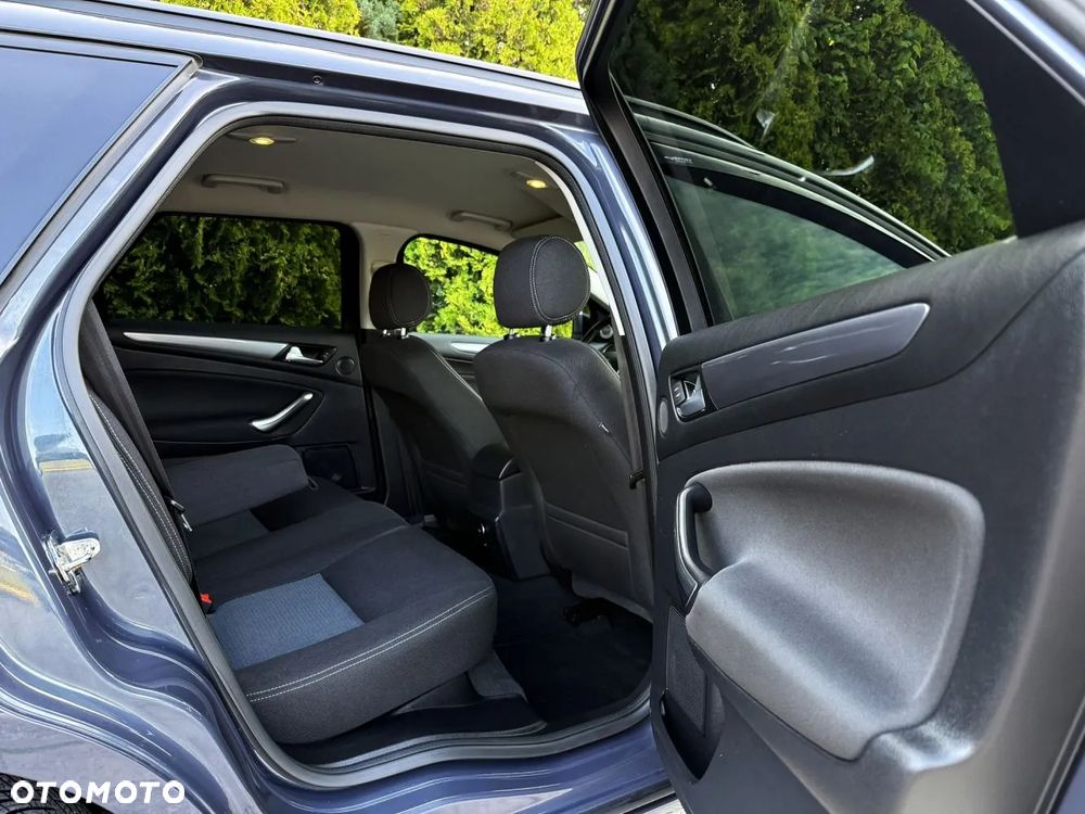 Ford Mondeo - 38