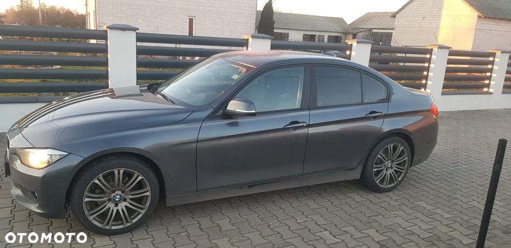 BMW Seria 3 320i - 1