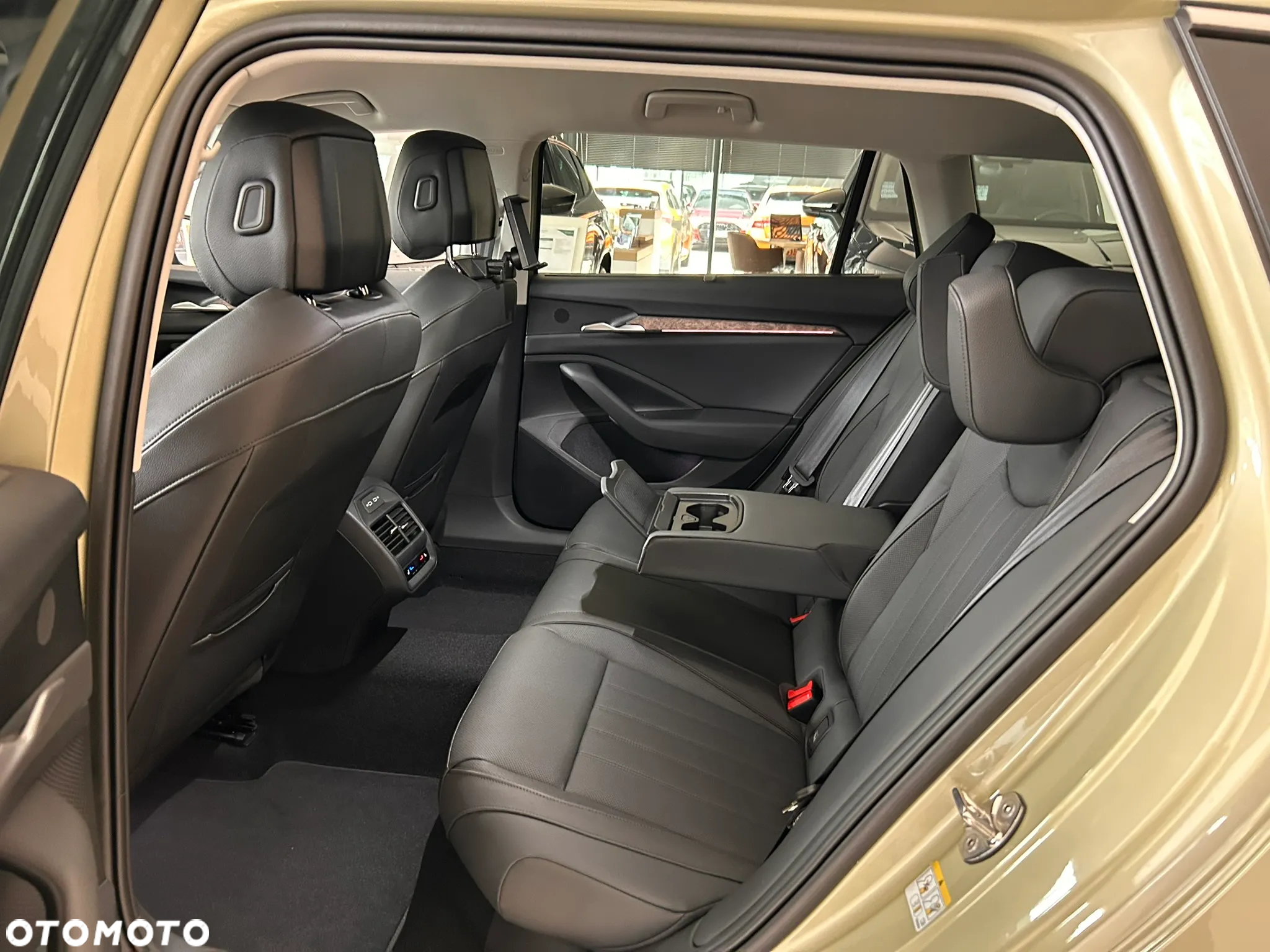 Skoda Superb 2.0 TDI SCR 4x4 L&K DSG - 17