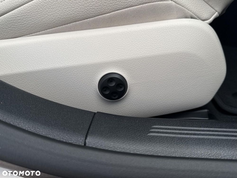 Mercedes-Benz Klasa E - 26